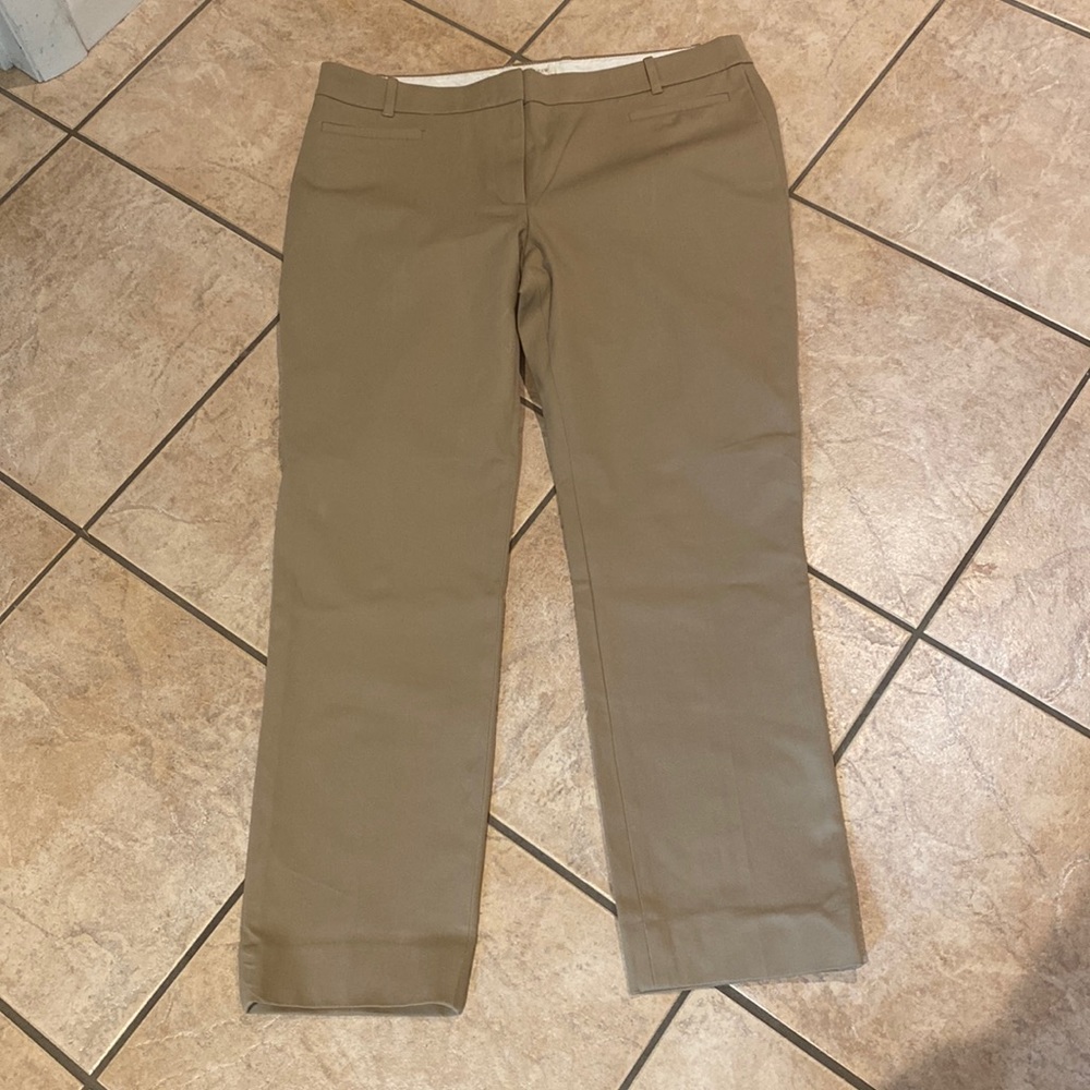 Brand new J Crew stretch trousers with straight leg in khaki size 14 Short